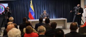 Presidente Maduro llama al diálogo a medios públicos y privados